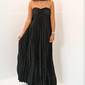 NWOT Elegant Black Pleated Maxi Dress